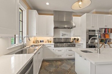 Timeless colonial-style residence, also known as Villa Rosa, set - photo 23