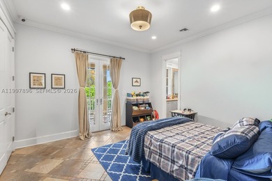 Timeless colonial-style residence, also known as Villa Rosa, set - photo 33