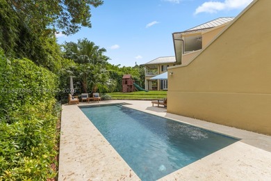 Timeless colonial-style residence, also known as Villa Rosa, set - photo 42