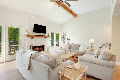 Updated 4BD/3.5BA, 2,928 sqft golf-front cottage in The Orchard - photo 11