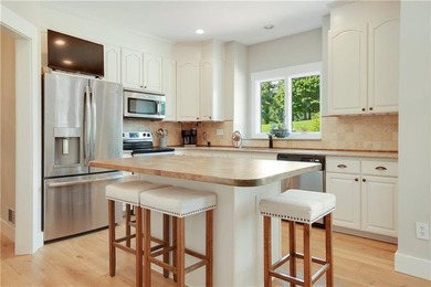 Updated 4BD/3.5BA, 2,928 sqft golf-front cottage in The Orchard - photo 13