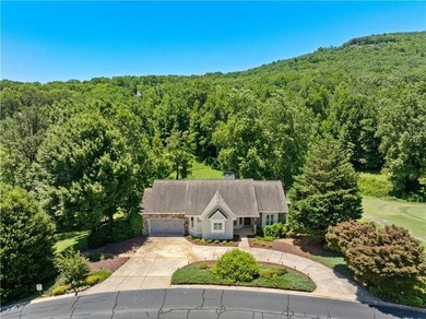Updated 4BD/3.5BA, 2,928 sqft golf-front cottage in The Orchard - photo 15