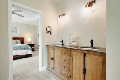 Updated 4BD/3.5BA, 2,928 sqft golf-front cottage in The Orchard - photo 22