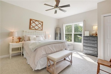 Updated 4BD/3.5BA, 2,928 sqft golf-front cottage in The Orchard - photo 26