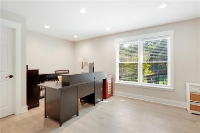 Updated 4BD/3.5BA, 2,928 sqft golf-front cottage in The Orchard - photo 32