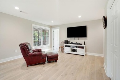 Updated 4BD/3.5BA, 2,928 sqft golf-front cottage in The Orchard - photo 33