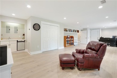 Updated 4BD/3.5BA, 2,928 sqft golf-front cottage in The Orchard - photo 35