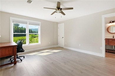 Updated 4BD/3.5BA, 2,928 sqft golf-front cottage in The Orchard - photo 36