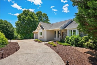 Updated 4BD/3.5BA, 2,928 sqft golf-front cottage in The Orchard - photo 39