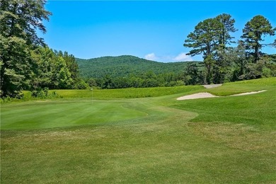 Updated 4BD/3.5BA, 2,928 sqft golf-front cottage in The Orchard - photo 42