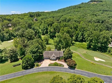 Updated 4BD/3.5BA, 2,928 sqft golf-front cottage in The Orchard - photo 44
