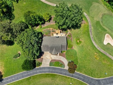 Updated 4BD/3.5BA, 2,928 sqft golf-front cottage in The Orchard - photo 45