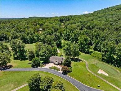 Updated 4BD/3.5BA, 2,928 sqft golf-front cottage in The Orchard - photo 48