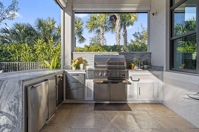 Stunning 4-bedroom, 5-bathroom lakefront estate home in - photo 17