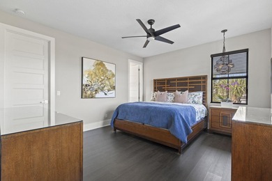 Stunning 4-bedroom, 5-bathroom lakefront estate home in - photo 25