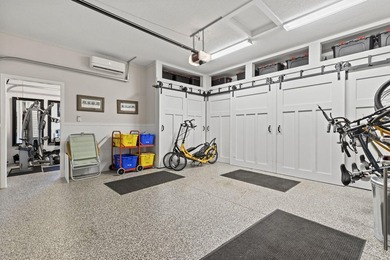 Stunning 4-bedroom, 5-bathroom lakefront estate home in - photo 29