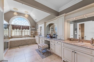 Magnificent 6000sf+- French Provincial Estate Custom Home w - photo 35