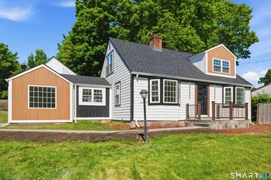 Completely renovated from top to bottom, this stunning 4-bedroom - photo 4