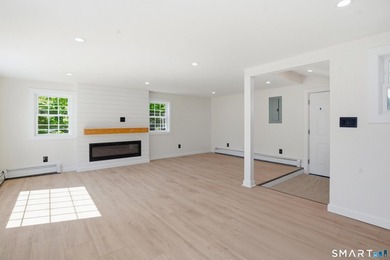 Completely renovated from top to bottom, this stunning 4-bedroom - photo 8