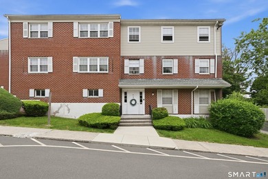 Welcome to this 1-bedroom condo located in the highly desirable - photo 1