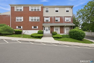 Welcome to this 1-bedroom condo located in the highly desirable - photo 2