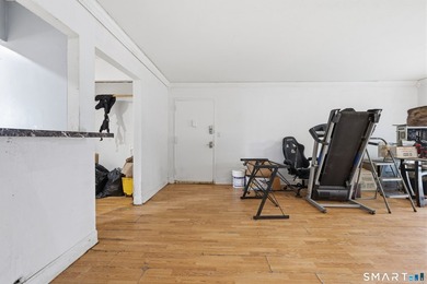 Welcome to this 1-bedroom condo located in the highly desirable - photo 3
