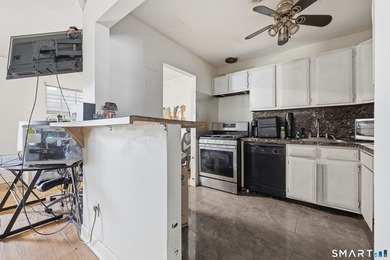Welcome to this 1-bedroom condo located in the highly desirable - photo 7