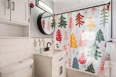 Corner 2 Bedrooms Garden Apt, Living Rm, Full Bath, Extra Window - photo 15