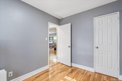 Corner 2 Bedrooms Garden Apt, Living Rm, Full Bath, Extra Window - photo 16