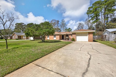 Tucked into the heart of Niceville, this updated 3-bed, 2-bath - photo 37