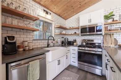 Spectacular Moonridge Retreat! Ideally located just moments from - photo 13
