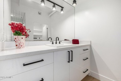 Modern Pool-Facing Loft in the Iconic 3rd Avenue Lofts - Old