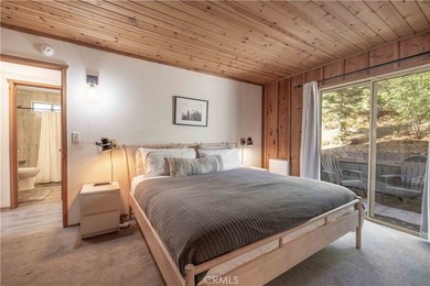 Spectacular Moonridge Retreat! Ideally located just moments from - photo 16