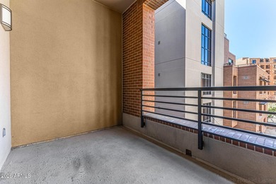 Modern Pool-Facing Loft in the Iconic 3rd Avenue Lofts - Old