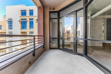Modern Pool-Facing Loft in the Iconic 3rd Avenue Lofts - Old
