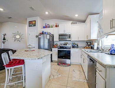 Welcome home to this beautifully maintained 3-bedroom, 2-bath - photo 4