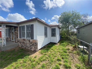 Welcome Home!!! This three bedroom two bath home in DRISCOLL - photo 2