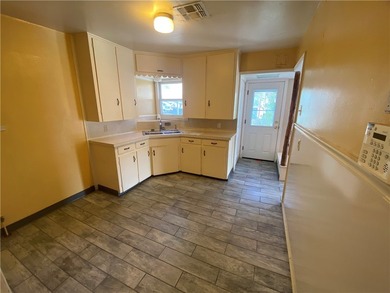 Welcome Home!!! This three bedroom two bath home in DRISCOLL - photo 4