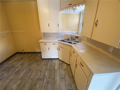 Welcome Home!!! This three bedroom two bath home in DRISCOLL - photo 7