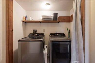 Spectacular Moonridge Retreat! Ideally located just moments from - photo 38