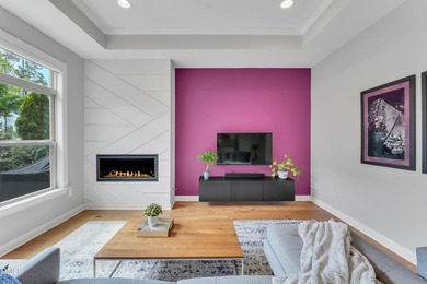 Light and Bright! Thoughtfully-designed, and immaculately - photo 9