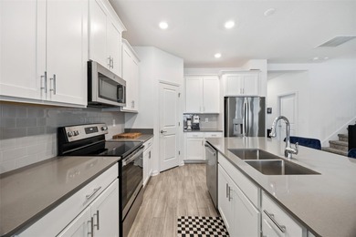 BACK ON MARKET DUE TO BUYER UNABLE TO SECURE FINANCING! Welcome - photo 11