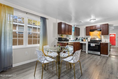 Newly remodeled and ideally located just minutes from the beach - photo 17