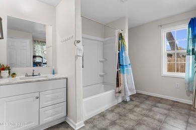 Newly remodeled and ideally located just minutes from the beach - photo 19