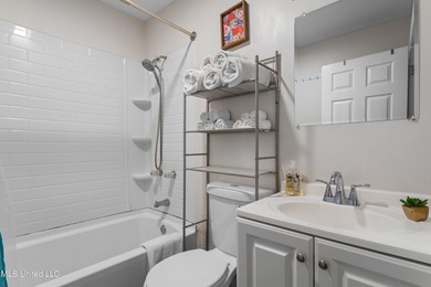 Newly remodeled and ideally located just minutes from the beach - photo 21