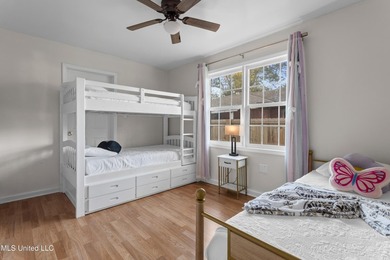 Newly remodeled and ideally located just minutes from the beach - photo 22