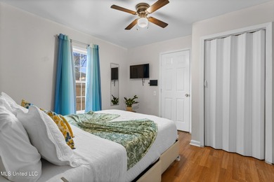 Newly remodeled and ideally located just minutes from the beach - photo 23