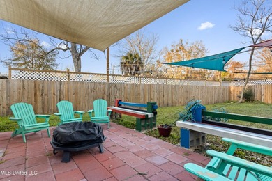 Newly remodeled and ideally located just minutes from the beach - photo 27