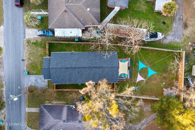 Newly remodeled and ideally located just minutes from the beach - photo 30