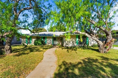 Come see what this charming 4-bedroom, 2-bathroom Bayside Home - photo 1